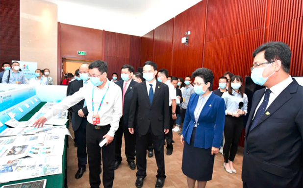 省市领导慰问第三届数字中国建设峰会工作人员